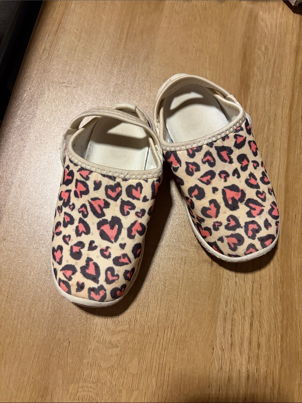 Kids Leopard Heart Slip-On Water Shoes in Beige and Pink